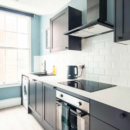Fabulous 1 Bedroom In Apartment Liverpool