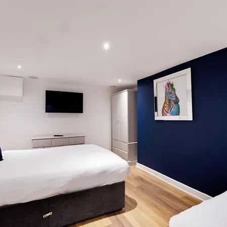 9 Rodney Townhouse *