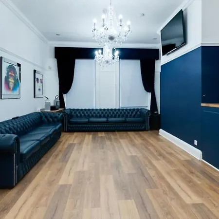 9 Rodney Townhouse