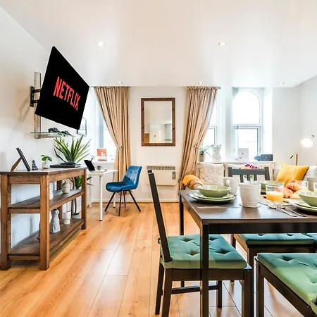 Lägenhet Cavern Quarters, Beautiful Two Bedroom Centre By Garudy Serviced And Short Lets - Perfect For Longer