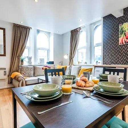 Lägenhet Cavern Quarters, Beautiful Two Bedroom Centre By Garudy Serviced And Short Lets - Perfect For Longer *