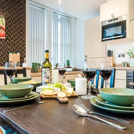 Lägenhet Cavern Quarters, Beautiful Two Bedroom Centre By Garudy Serviced And Short Lets - Perfect For Longer *