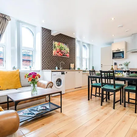 Lägenhet Cavern Quarters, Beautiful Two Bedroom Centre By Garudy Serviced And Short Lets - Perfect For Longer
