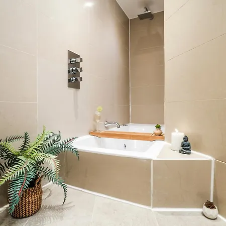 Cavern Quarters, Beautiful Two Bedroom Centre By Garudy Serviced And Short Lets - Perfect For Longer