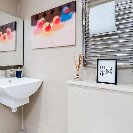 Cavern Quarters, Beautiful Two Bedroom Centre By Garudy Serviced And Short Lets - Perfect For Longer Appartement Liverpool
