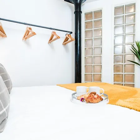Cavern Quarters, Beautiful Two Bedroom Centre By Garudy Serviced And Short Lets - Perfect For Longer Lägenhet