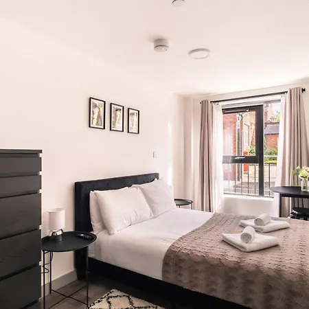 Fabulous 1 Bed In Centre *
