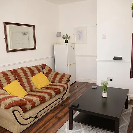 Cosy Orrell Park Retreat Near Anfield And Aintree Apartment