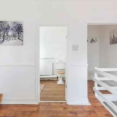 Cheerful Maisonette In The Heart Of Orrell Park Apartment Liverpool