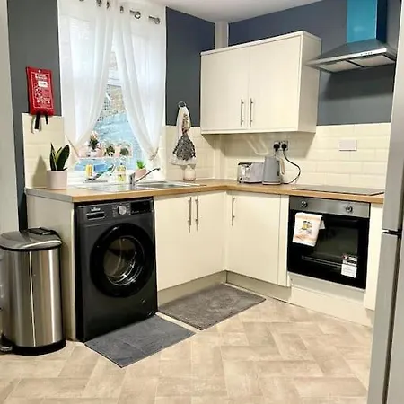 Cozy House With Multigamestable At Anfield *