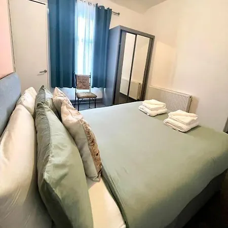 Holiday home Cozy House With Multigamestable At Anfield *