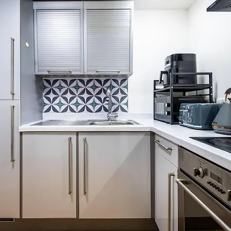 Charming In A Premier Location - Tranquil Sleep! Apartment Liverpool