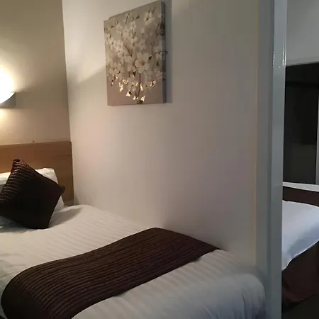 Lord Nelson Hotel *