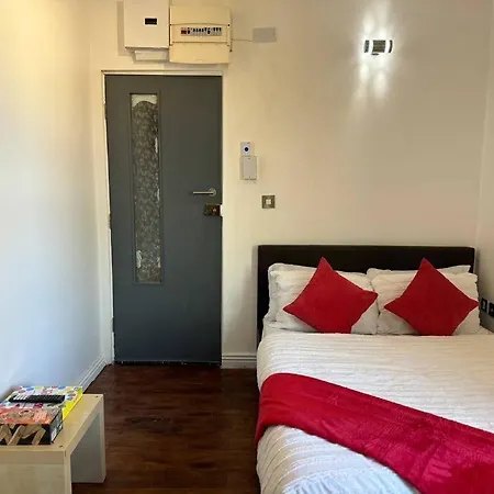 30 Percent Off - Cosy Retreat For Couples - Free Parking Liverpool