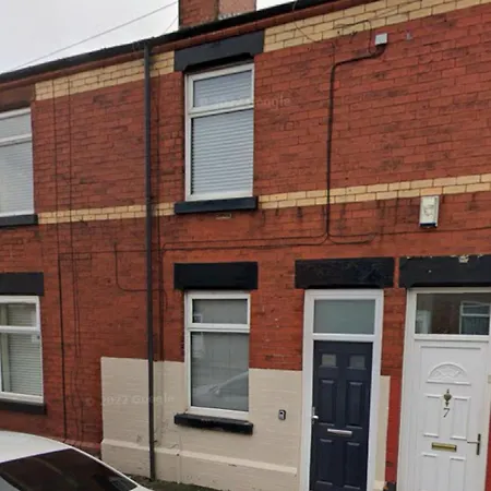 Cosy 2 Bedroom Sleeps 5 St Helens, Contractors Welcome
