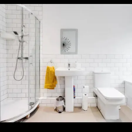Holiday home Cosy 2 Bedroom Sleeps 5 St Helens, Contractors Welcome