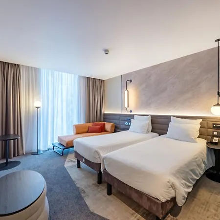 Novotel Paddington Village 4*