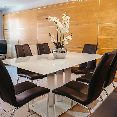 Aparthotel Posh Pads - 1 - 4*
