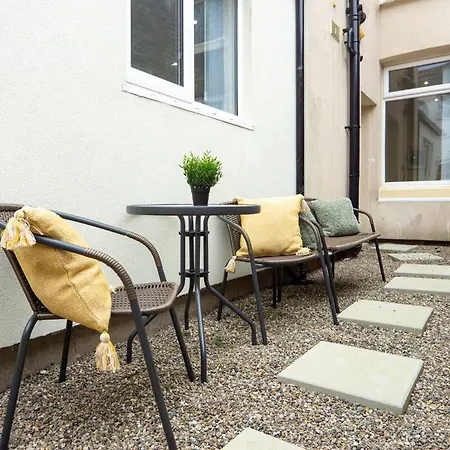 Holiday home Cedar House - Air Host & Liverpool