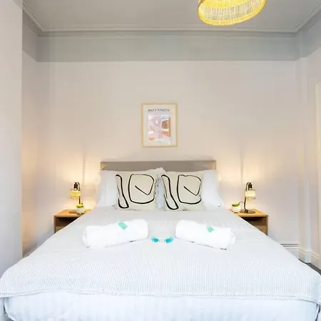 Holiday home Cedar House - Air Host &