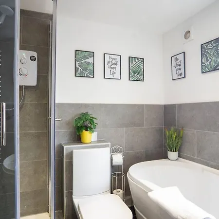 Holiday home Cedar House - Air Host &