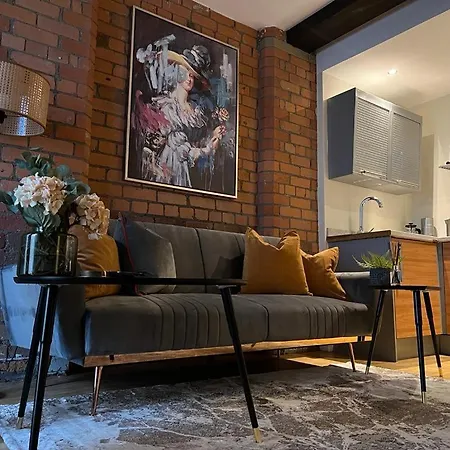 Beautiful Centre 2 Bedroomed Apartment *