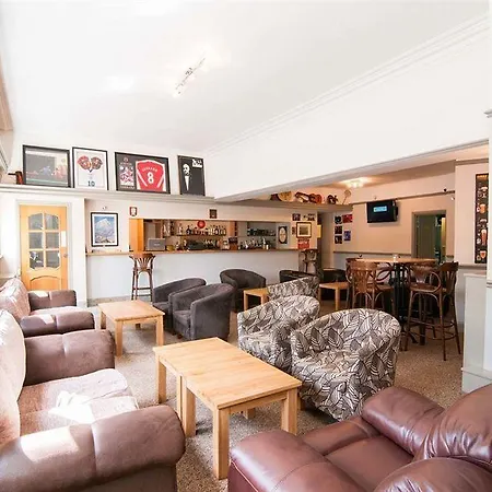 Lyndan Guest 2*
