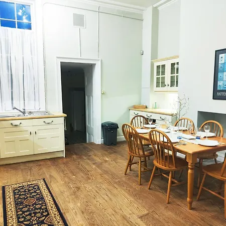 Georgian House With Parking Holiday home *