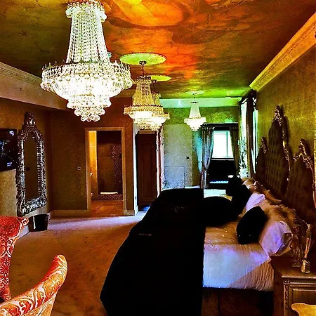 30 Street Hotel