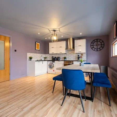 Centre Two Bedroom In The Heart Of *