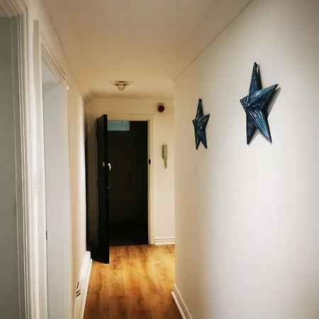 14 Contractors! Free Parking Apartment