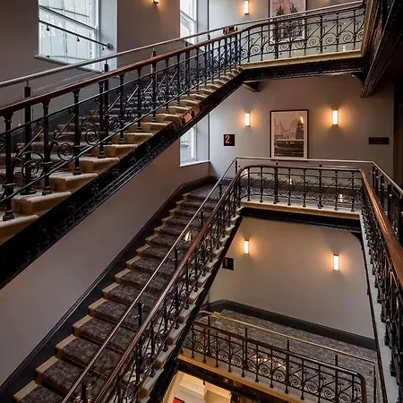 Radisson Red Hotel, 4*