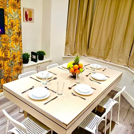 Lovely 4 Bedroom In Anfield - Near Stadium, Centre, Sleeps 18 *