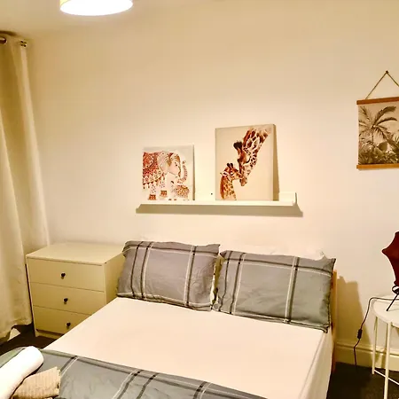 Сasa de vacaciones Lovely 4 Bedroom In Anfield - Near Stadium, Centre, Sleeps 18 *