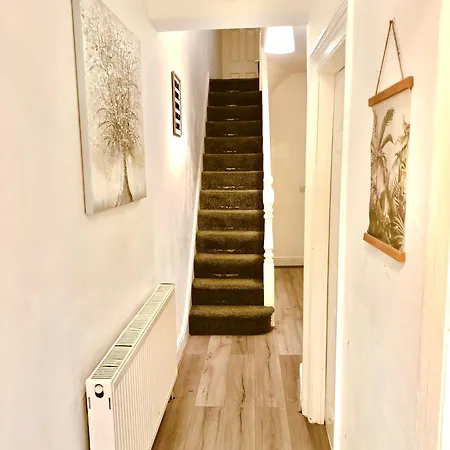 Lovely 4 Bedroom In Anfield - Near Stadium, Centre, Sleeps 18 *