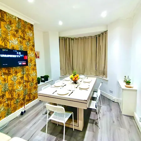 Lovely 4 Bedroom In Anfield - Near Stadium, Centre, Sleeps 18 Сasa de vacaciones *