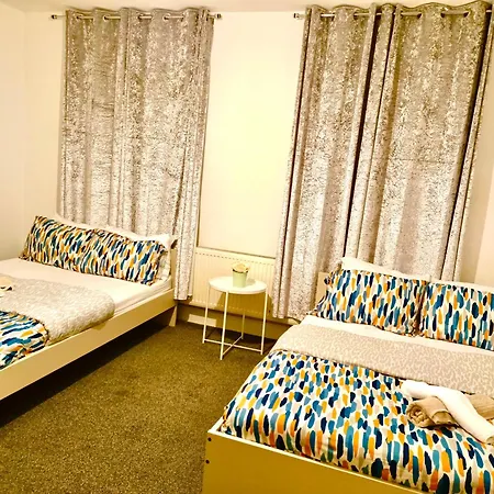 Lovely 4 Bedroom In Anfield - Near Stadium, Centre, Sleeps 18 Сasa de vacaciones Liverpool