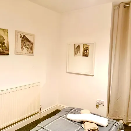 Lovely 4 Bedroom In Anfield - Near Stadium, Centre, Sleeps 18 *