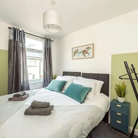 Large 3 Bedroom Sleeps-7/gartson/liverpool Liverpool