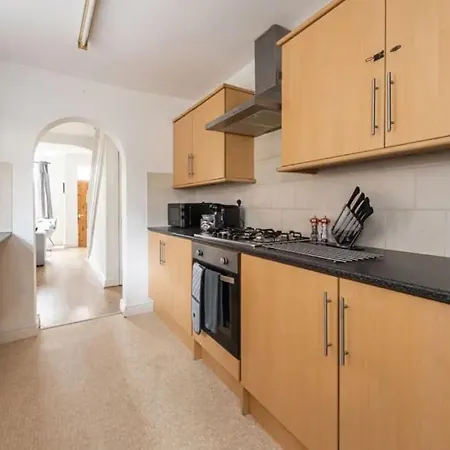 Large 3 Bedroom Sleeps-7/gartson/liverpool Apartment *
