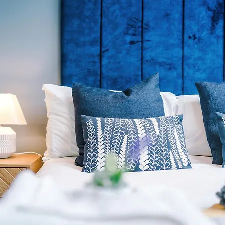 New! Stunning Centre 2-bed In By 53 Degrees Property, Ideal For Small Groups, Sleeps 6! Apartment