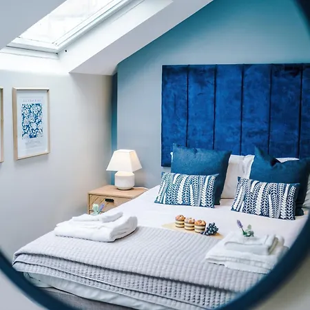 New! Stunning Centre 2-bed In By 53 Degrees Property, Ideal For Small Groups, Sleeps 6! * Liverpool