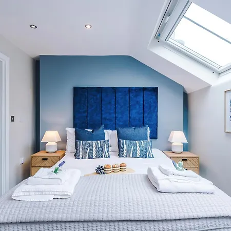 New! Stunning Centre 2-bed In By 53 Degrees Property, Ideal For Small Groups, Sleeps 6! * Liverpool