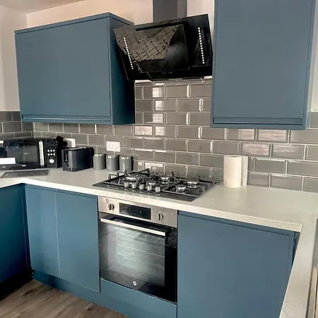 Apartment New Duplex Apartment, Free On Street Parking, Tv To Rooms, Sound System, Laundry