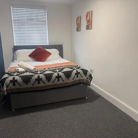New Duplex Apartment, Free On Street Parking, Tv To Rooms, Sound System, Laundry Apartment Liverpool