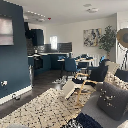 New Duplex Apartment, Free On Street Parking, Tv To Rooms, Sound System, Laundry