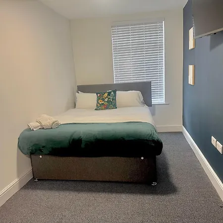 New Duplex Apartment, Free On Street Parking, Tv To Rooms, Sound System, Laundry Apartment *