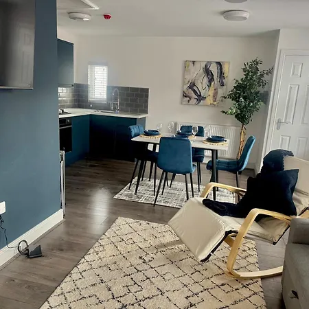 New Duplex Apartment, Free On Street Parking, Tv To Rooms, Sound System, Laundry Apartment