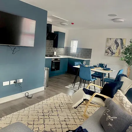 New Duplex Apartment, Free On Street Parking, Tv To Rooms, Sound System, Laundry Apartment *