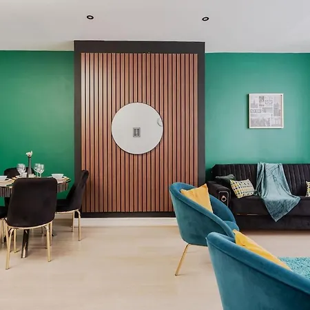 Modern 2-bed Flat, Sleeps 6 Liverpool